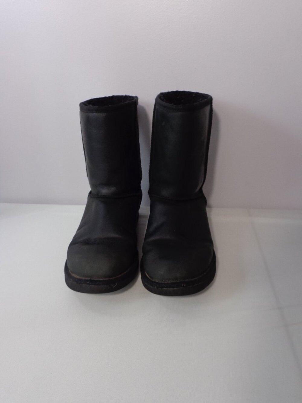 UGG Australia Classic Short Black Leather Winter Boots 1005093 Women's Size‎ 9